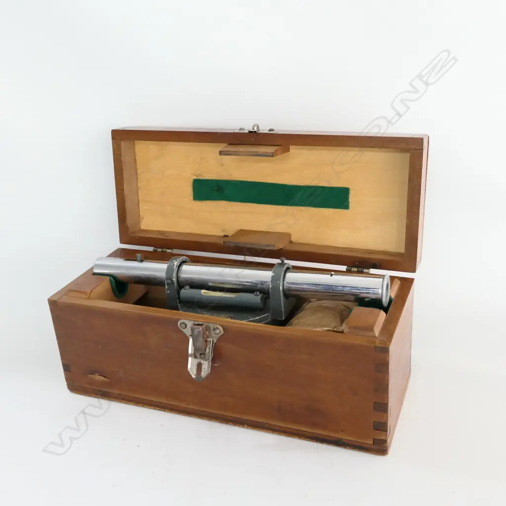 MIDDLETON & CO., MELBOURNES SURVEYOR'S TRANSIT IN BOX Image 1++
